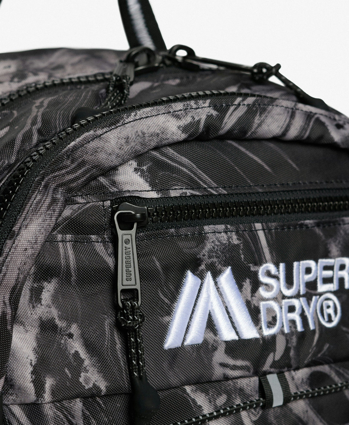 Outdoor 28l Backpack | Woodgrain Print Black