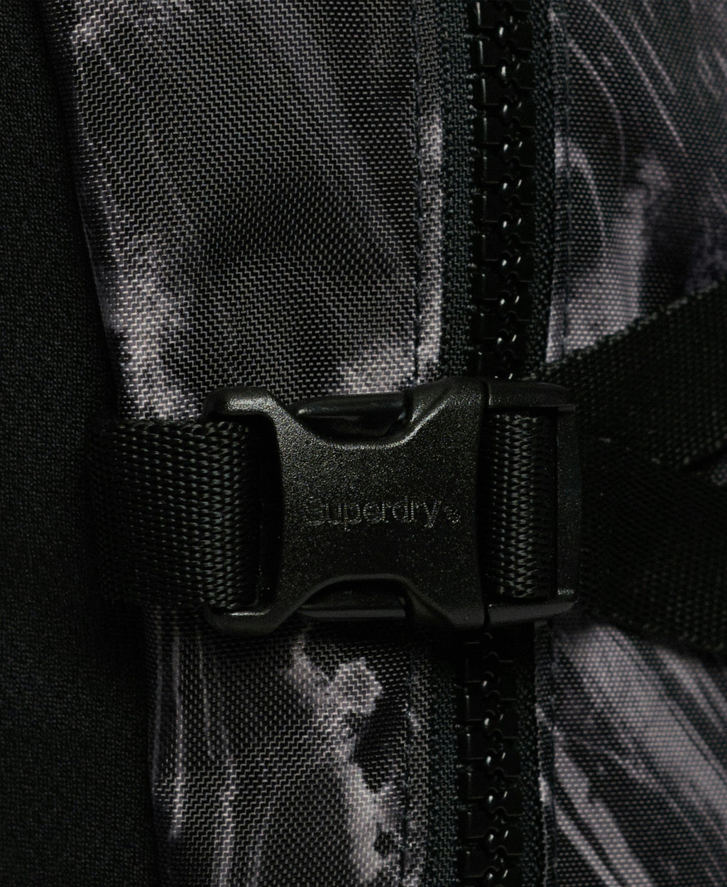 Outdoor 28l Backpack | Woodgrain Print Black