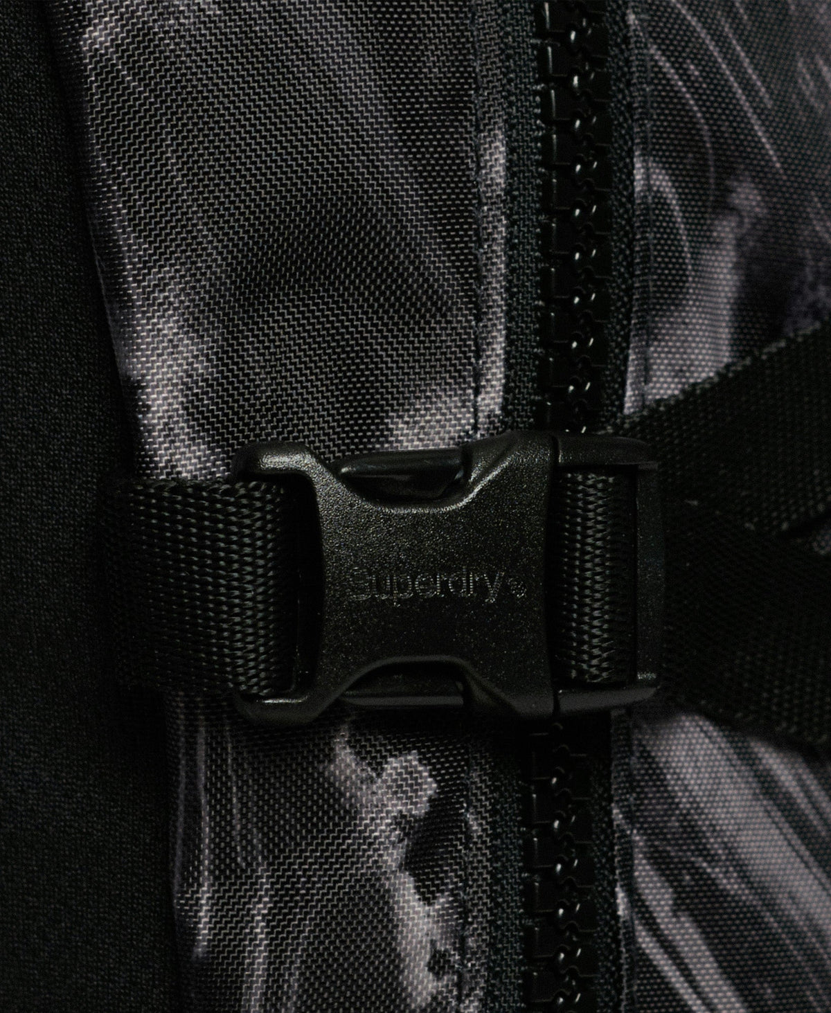 Outdoor 28l Backpack | Woodgrain Print Black