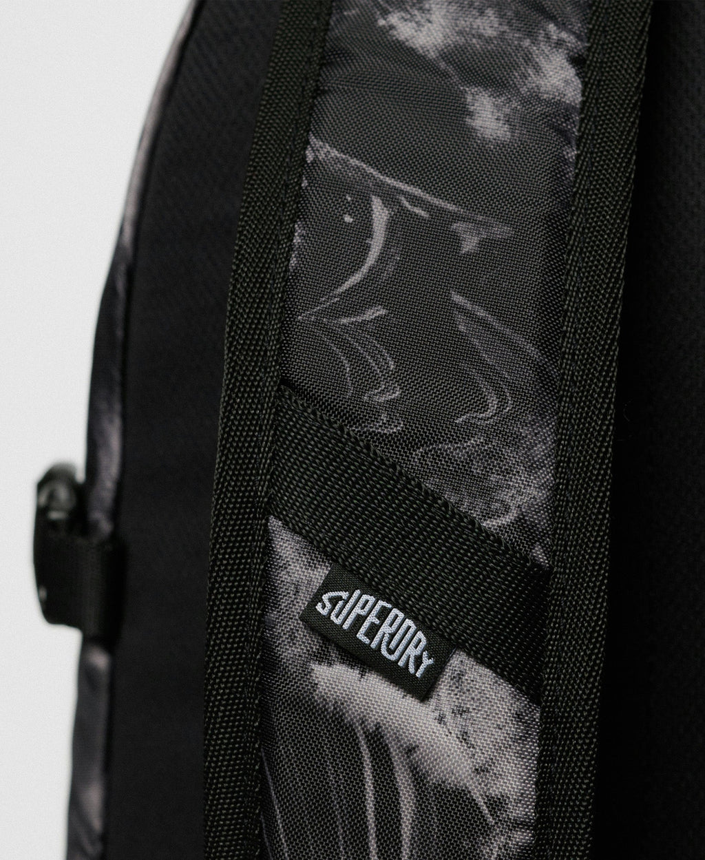 Outdoor 28l Backpack | Woodgrain Print Black